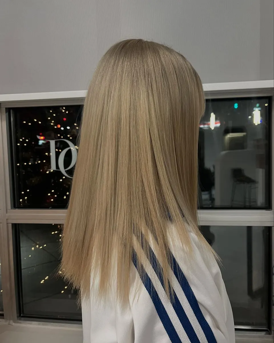 Long straight blonde hair
