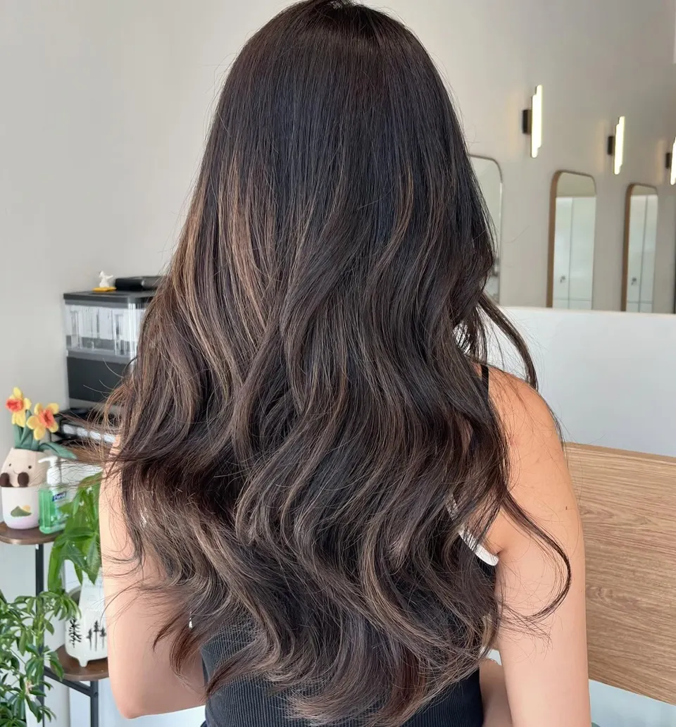 Highlights on dark brown waves