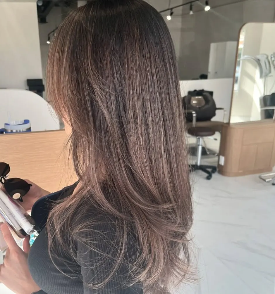 Money piece with ash beige balayage